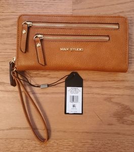 Camel Max Studio wallet